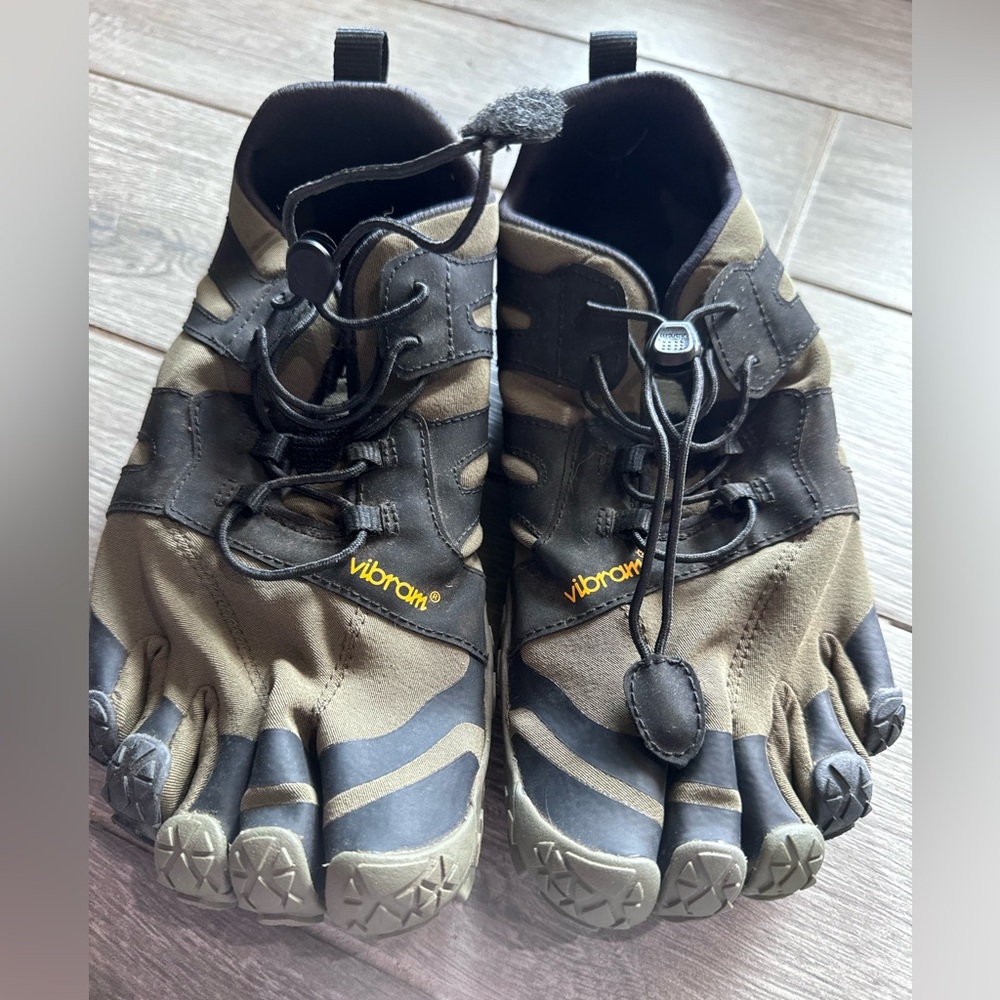 Pre-Loved Vibram Fivefingers Men’s Shoes Size 9-9.5